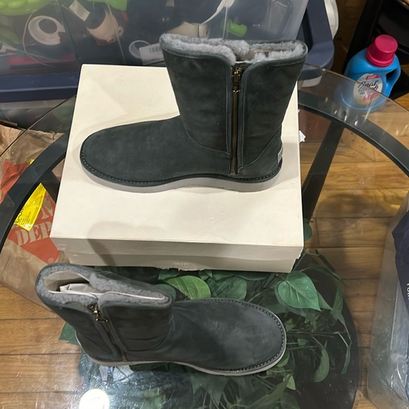 Eve blue uggs